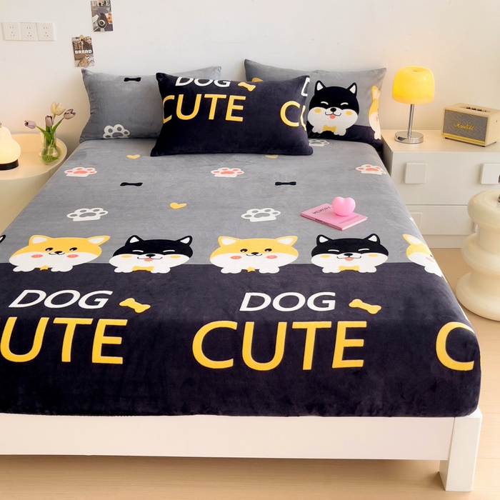 91家纺网 家纺一手货源 找家纺 艾橙家纺 2024新款A类加厚牛奶绒印花床笠 柯基