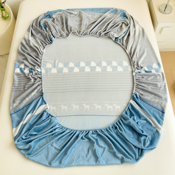 91家纺网 家纺一手货源 找家纺 艾橙家纺 2024新款A类加厚牛奶绒印花床笠 风车小鹿