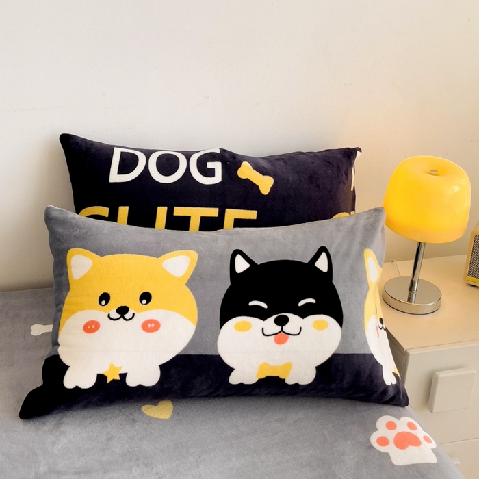 91家纺网 家纺一手货源 找家纺 艾橙家纺 2024新款A类加厚牛奶绒印花床笠 柯基