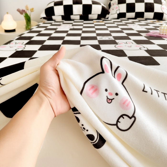 91家纺网 家纺一手货源 找家纺 艾橙家纺 2024新款A类加厚牛奶绒印花床单 棋盘兔