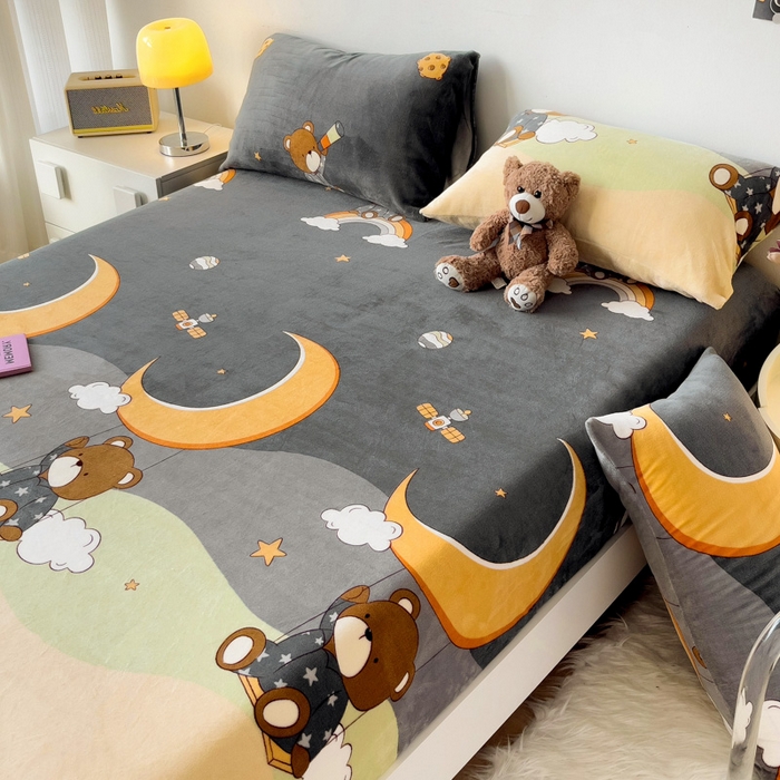 91家纺网 家纺一手货源 找家纺 艾橙家纺 2024新款A类加厚牛奶绒印花床笠 梦星空