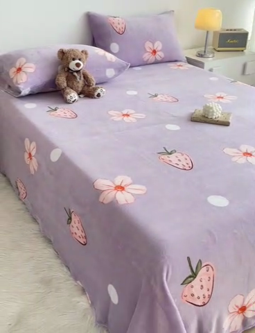 91家纺网 家纺一手货源 找家纺 艾橙家纺 2024新款A类加厚牛奶绒印花床单 香妃草莓