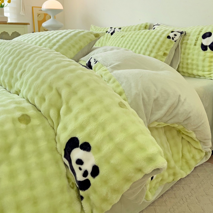 91家纺网 家纺一手货源 找家纺 金爱家 2024新款A类高克重云朵牛奶泡泡绒四件套 泡泡绒-熊猫宝宝