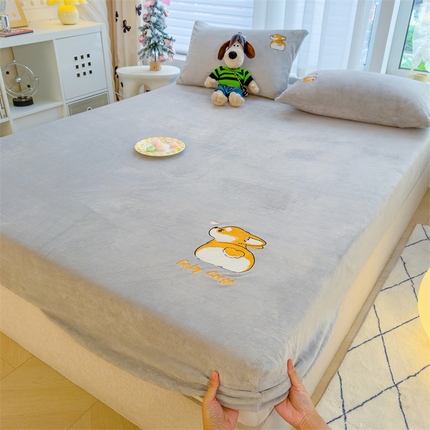 91家纺网 家纺一手货源 找家纺 （总）灰鲸 2025新款萌物刺绣牛奶绒床笠