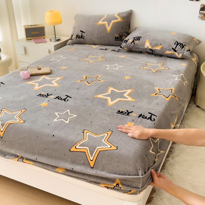 91家纺网 家纺一手货源 找家纺 艾橙家纺 2024新款A类加厚牛奶绒印花床笠 浪漫星海