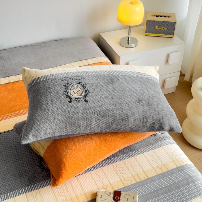 91家纺网 家纺一手货源 找家纺 艾橙家纺 2024新款A类加厚牛奶绒印花床单 橙灰条纹