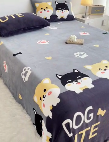 91家纺网 家纺一手货源 找家纺 艾橙家纺 2024新款A类加厚牛奶绒印花床单 柯基