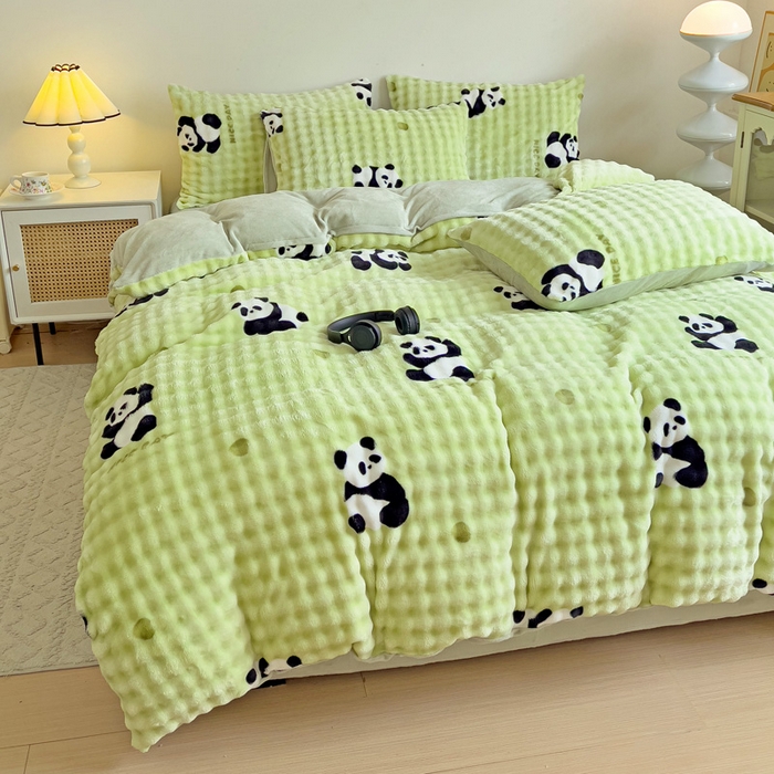 91家纺网 家纺一手货源 找家纺 金爱家 2024新款A类高克重云朵牛奶泡泡绒四件套 泡泡绒-熊猫宝宝