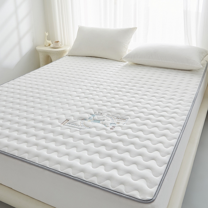 91家纺网 家纺一手货源 找家纺 祁恋婷家居 2024新款亲肤棉大豆纤维刺绣床垫【床垫遮盖物】 壹鹿有你-白