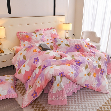 雅眠居 2025新款直播爆款牛奶绒印花床盖四件套双层蕾丝花边床裙单件三件套 浪漫花影