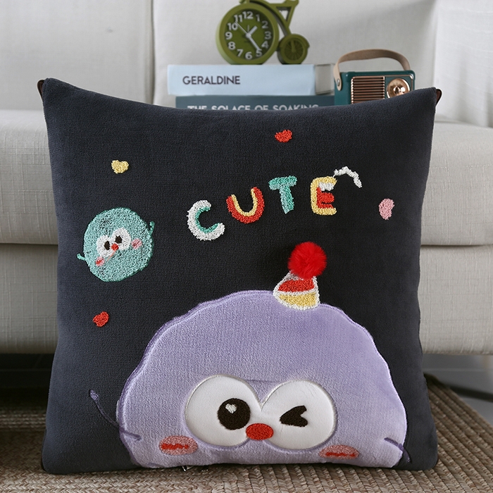 91家纺网 家纺一手货源 找家纺 （总）素玖抱枕被 2024新款牛奶绒亲肤刺绣抱枕被-可爱球球