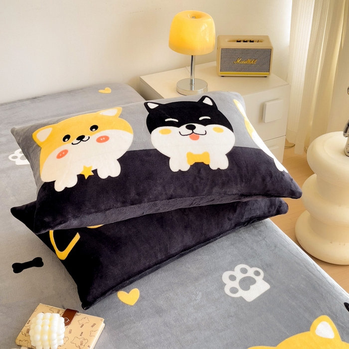 91家纺网 家纺一手货源 找家纺 艾橙家纺 2024新款A类加厚牛奶绒印花床单 柯基