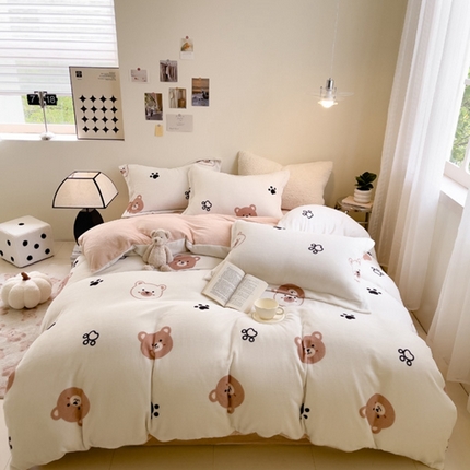 91家纺网 家纺一手货源 找家纺 宅部落 2024新款高克重牛奶绒四件套单被套 熊的脚印