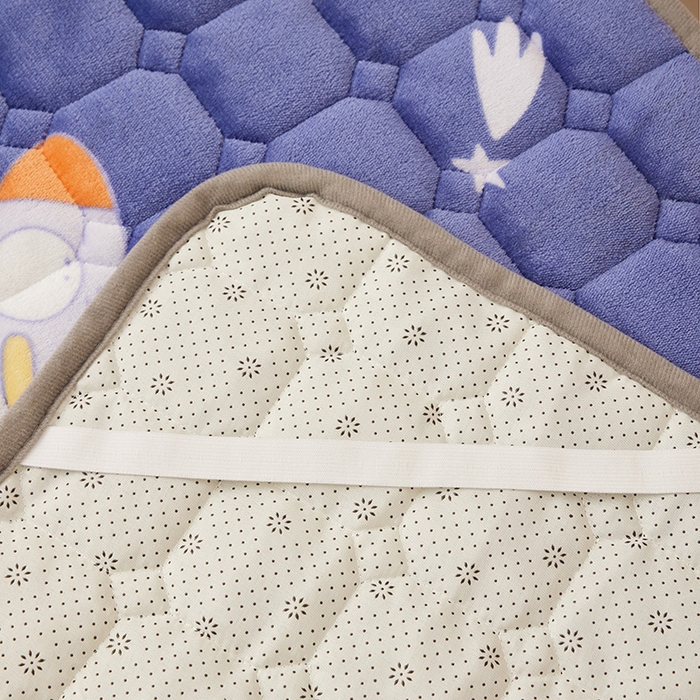 91家纺网 家纺一手货源 找家纺 嗨生活 2025新款牛奶绒床护垫床垫幼儿园床垫儿童床垫可水洗可定做 太空飞船