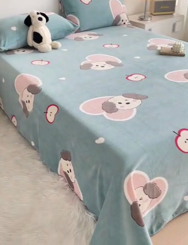 91家纺网 家纺一手货源 找家纺 艾橙家纺 2024新款A类加厚牛奶绒印花床单 呆萌狗