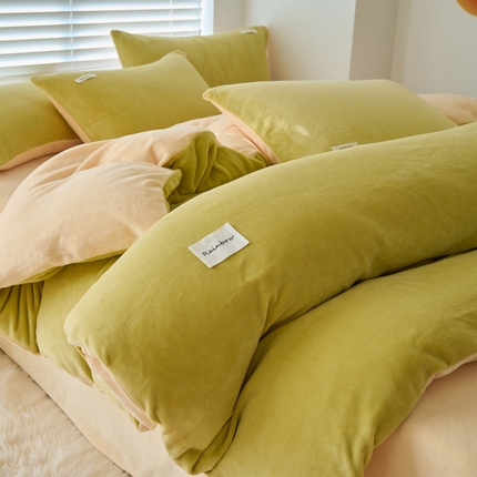 91家纺网 家纺一手货源 找家纺 2024新款ins简约风牛奶绒双拼可拆洗冬被 被子被芯 香柠果绿黄