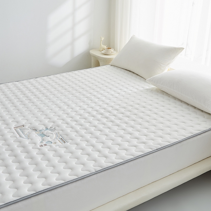 91家纺网 家纺一手货源 找家纺 祁恋婷家居 2024新款亲肤棉大豆纤维刺绣床垫【床垫遮盖物】 壹鹿有你-白