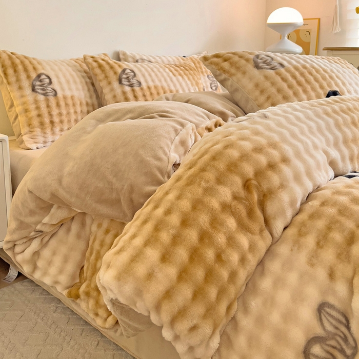 91家纺网 家纺一手货源 找家纺 金爱家 2024新款A类高克重云朵牛奶泡泡绒四件套 泡泡绒-爱心咖