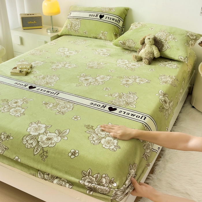 91家纺网 家纺一手货源 找家纺 艾橙家纺 2024新款A类加厚牛奶绒印花床笠 玫瑰庄园