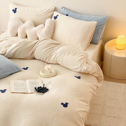 （总）Mr.pig猪先生水洗棉 2024新款220克高克重牛奶绒四件套加厚冬天珊瑚绒毛巾绣被套床单云芙绒床笠学生宿舍保暖三件套