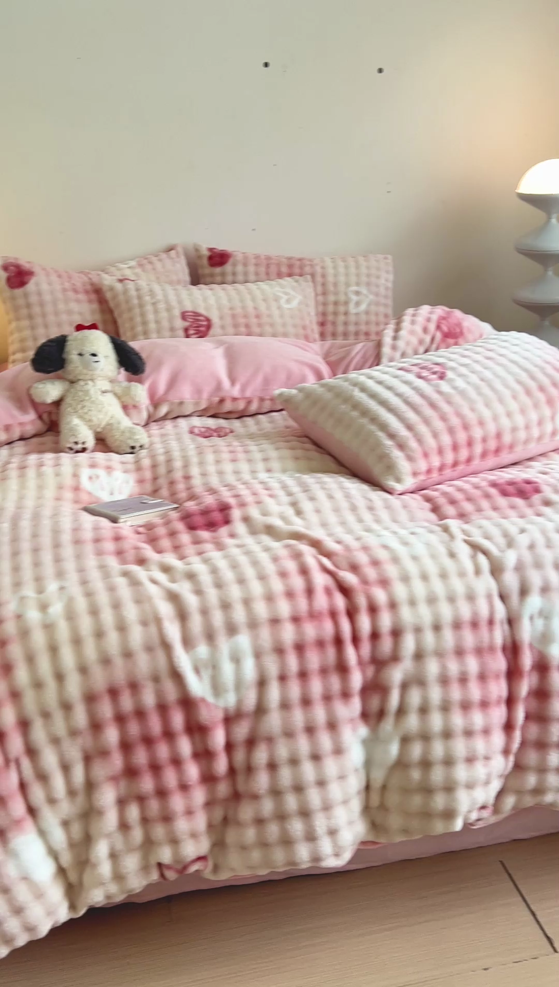 91家纺网 家纺一手货源 找家纺 金爱家 2024新款A类高克重云朵牛奶泡泡绒四件套 泡泡绒-爱心粉