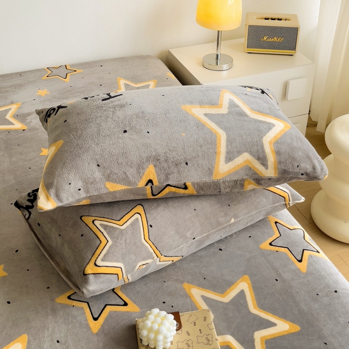 91家纺网 家纺一手货源 找家纺 艾橙家纺 2024新款A类加厚牛奶绒印花床单 浪漫星海