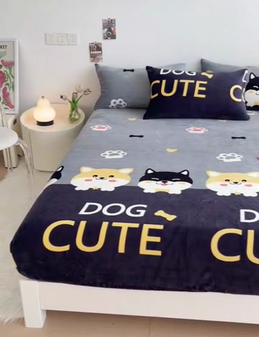 91家纺网 家纺一手货源 找家纺 艾橙家纺 2024新款A类加厚牛奶绒印花床笠 柯基