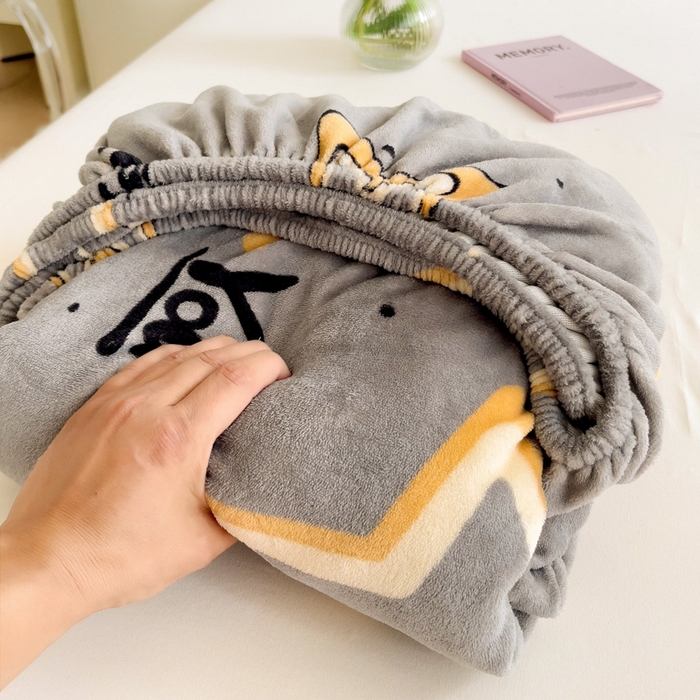 91家纺网 家纺一手货源 找家纺 艾橙家纺 2024新款A类加厚牛奶绒印花床笠 浪漫星海