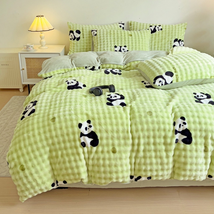 91家纺网 家纺一手货源 找家纺 金爱家 2024新款A类高克重云朵牛奶泡泡绒四件套 泡泡绒-熊猫宝宝