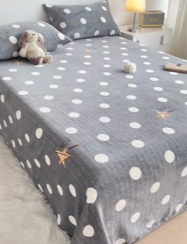 91家纺网 家纺一手货源 找家纺 艾橙家纺 2024新款A类加厚牛奶绒印花床单 幸运星