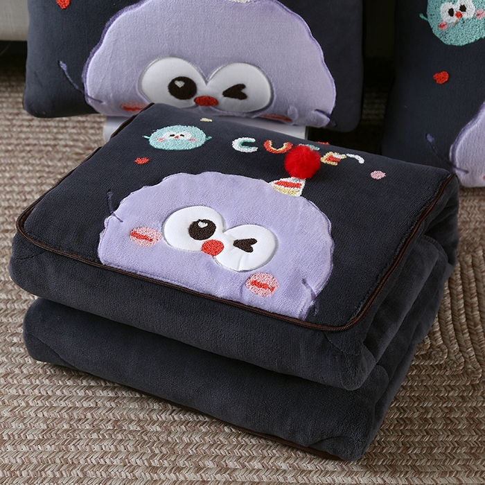 91家纺网 家纺一手货源 找家纺 （总）素玖抱枕被 2024新款牛奶绒亲肤刺绣抱枕被-可爱球球