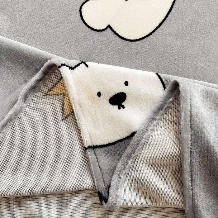 91家纺网 家纺一手货源 找家纺 艾橙家纺 2024新款A类加厚牛奶绒印花床单 皮皮熊（灰）