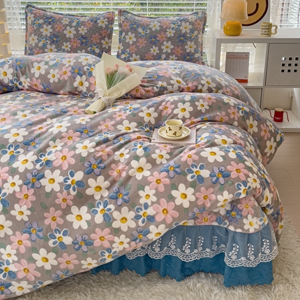 91家纺网 家纺一手货源 找家纺 （总）雅眠居2024新款直播爆款牛奶绒印花床盖四件套双层蕾丝花边床裙单件三件套