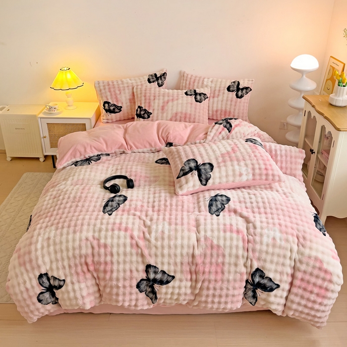 91家纺网 家纺一手货源 找家纺 金爱家 2024新款A类高克重云朵牛奶泡泡绒四件套 泡泡绒-梦蝶粉