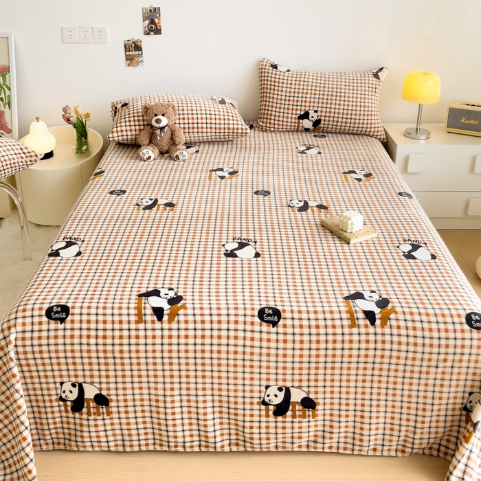 91家纺网 家纺一手货源 找家纺 艾橙家纺 2024新款A类加厚牛奶绒印花床单 格子熊猫