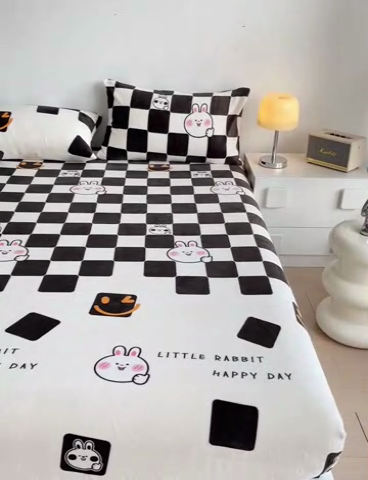 91家纺网 家纺一手货源 找家纺 艾橙家纺 2024新款A类加厚牛奶绒印花床笠 棋盘兔