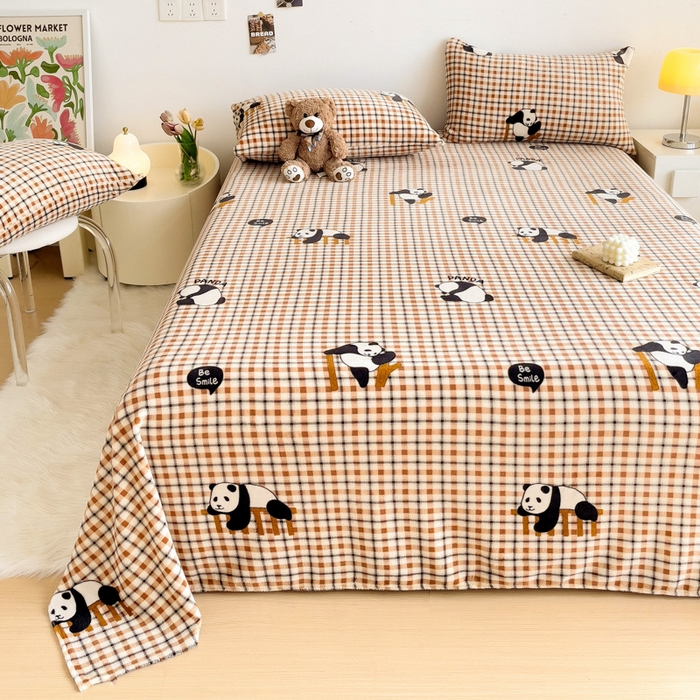 91家纺网 家纺一手货源 找家纺 艾橙家纺 2024新款A类加厚牛奶绒印花床单 格子熊猫