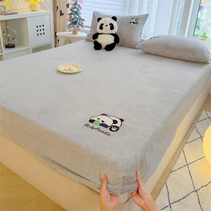 91家纺网 家纺一手货源 找家纺 （总）灰鲸 2025新款萌物刺绣牛奶绒床笠