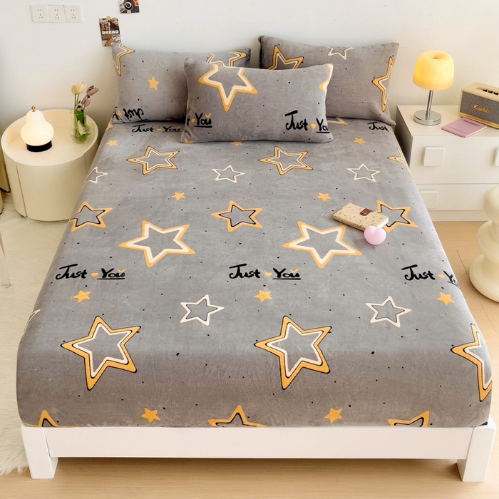 91家纺网 家纺一手货源 找家纺 艾橙家纺 2024新款A类加厚牛奶绒印花床笠 浪漫星海