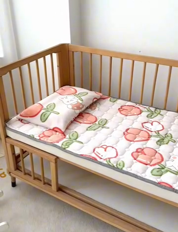 91家纺网 家纺一手货源 找家纺 嗨生活 2025新款牛奶绒床护垫床垫幼儿园床垫儿童床垫可水洗可定做 花间小兔