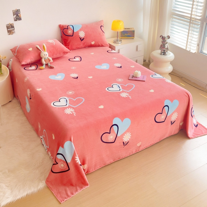 91家纺网 家纺一手货源 找家纺 艾橙家纺 2024新款A类加厚牛奶绒印花床单 爱心小花