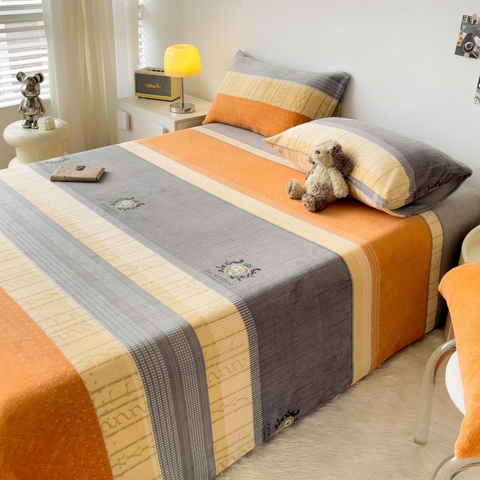 91家纺网 家纺一手货源 找家纺 艾橙家纺 2024新款A类加厚牛奶绒印花床单 橙灰条纹