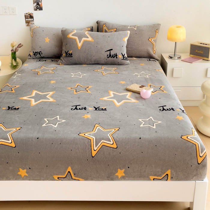 91家纺网 家纺一手货源 找家纺 艾橙家纺 2024新款A类加厚牛奶绒印花床笠 浪漫星海