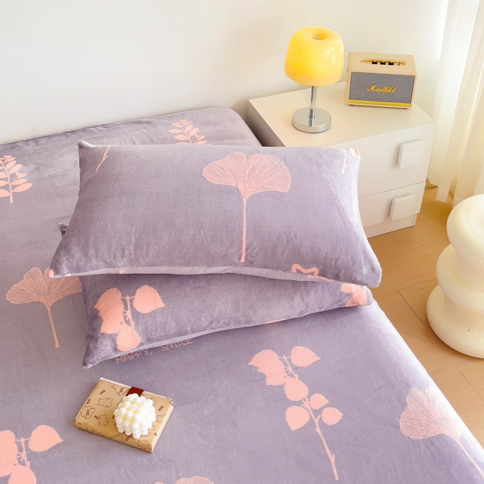 91家纺网 家纺一手货源 找家纺 艾橙家纺 2024新款A类加厚牛奶绒印花床单 银杏叶