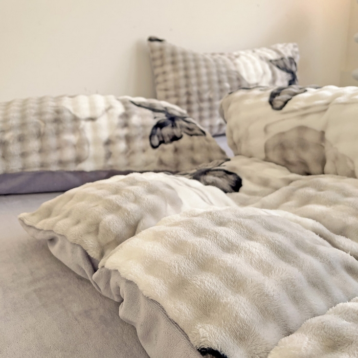 91家纺网 家纺一手货源 找家纺 金爱家 2024新款A类高克重云朵牛奶泡泡绒四件套 泡泡绒-梦蝶灰