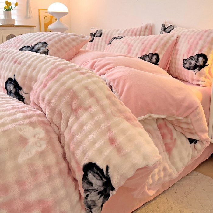 91家纺网 家纺一手货源 找家纺 金爱家 2024新款A类高克重云朵牛奶泡泡绒四件套 泡泡绒-梦蝶粉