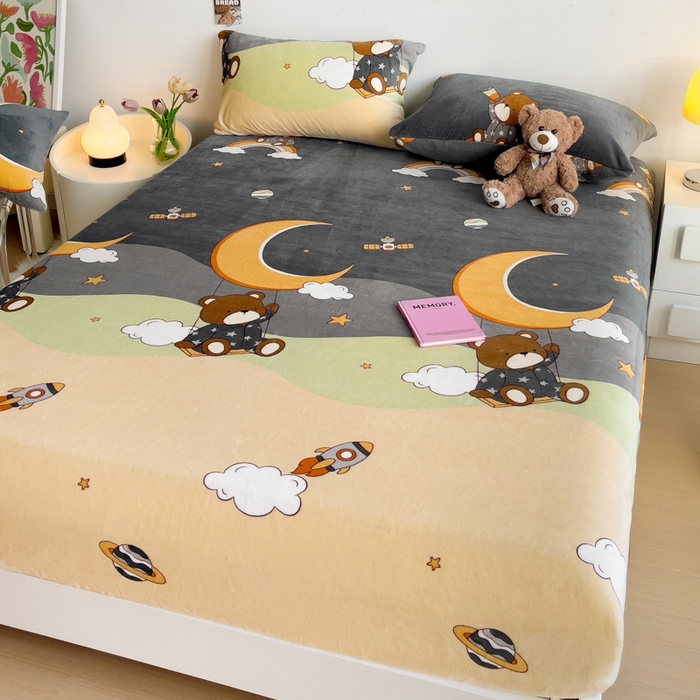 91家纺网 家纺一手货源 找家纺 艾橙家纺 2024新款A类加厚牛奶绒印花床笠 梦星空