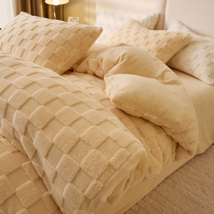 91家纺网 家纺一手货源 找家纺 2024新款塔芙绒牛奶绒可拆洗冬被-初暖系列 初暖-奶黄