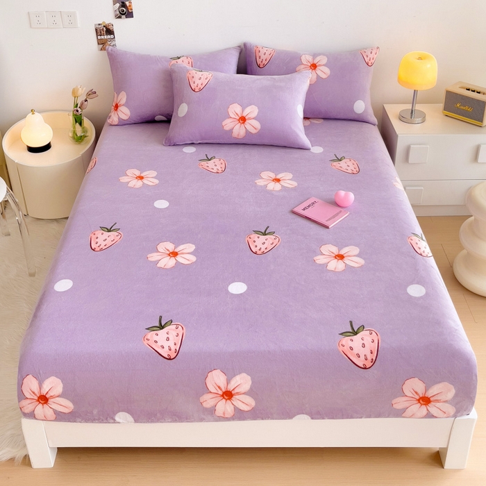 91家纺网 家纺一手货源 找家纺 艾橙家纺 2024新款A类加厚牛奶绒印花床笠 香妃草莓