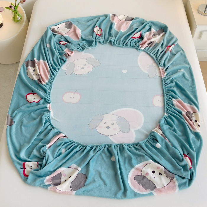 91家纺网 家纺一手货源 找家纺 艾橙家纺 2024新款A类加厚牛奶绒印花床笠 呆萌狗